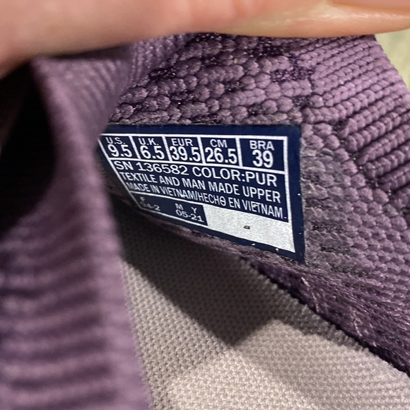 Skechers Arch Fit Slip Ons - Picture 9 of 9